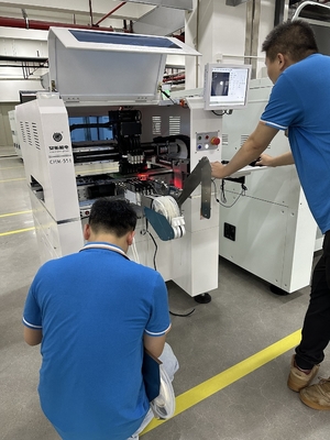 Uniwersalna maszyna do wybierania i umieszczania płyt PCB SMD pełna automatyczna z podstawą CHM-551