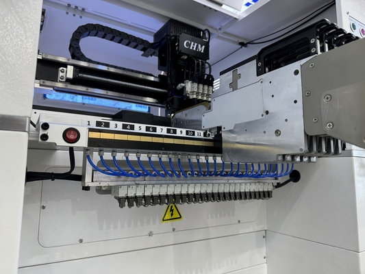 0201 BGA montaż Małe 4 głowice SMD Pick And Place Machine CHM-551 CPK≥1.0