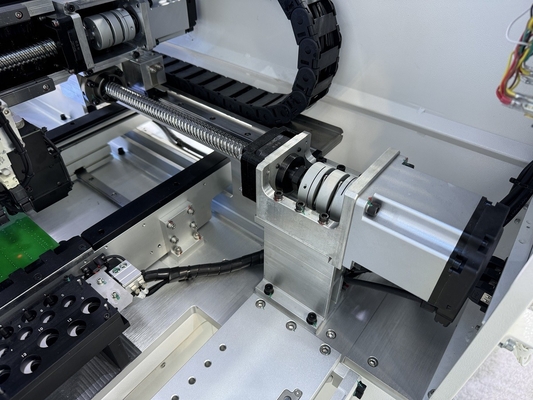 0201 BGA montaż Małe 4 głowice SMD Pick And Place Machine CHM-551 CPK≥1.0