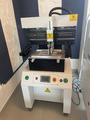 CHM-551 Linia produkcyjna SMD Linia montażowa SMT Wysokiej precyzji 4 głowy Robot do produkcji PCB