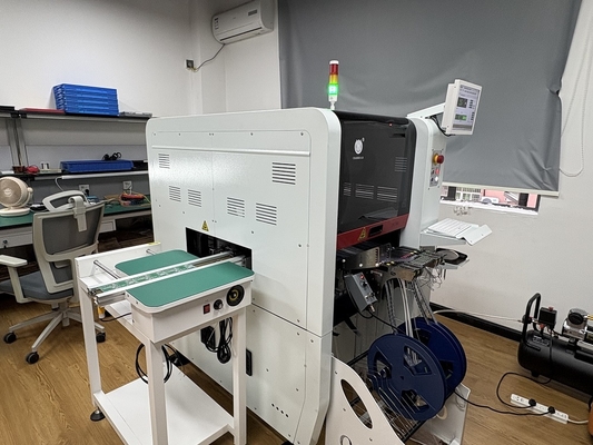6-głowicowa maszyna typu pick and place SMT CHM-750 Automatyczna zmiana dyszy 0201 Idealna