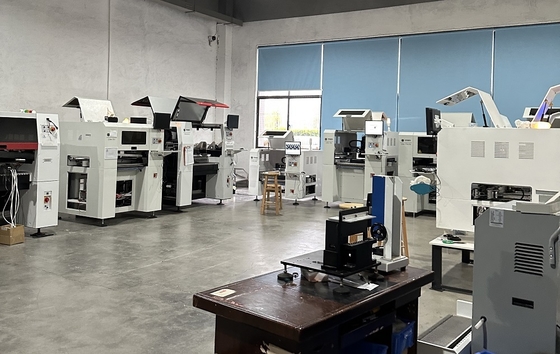 Wysokiej precyzji maszyna do montażu komponentów SMT PCB CHM-650 z 4 głowicami