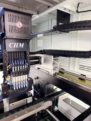 Uniwersalna maszyna do wybierania i umieszczania płyt PCB SMD pełna automatyczna z podstawą CHM-551